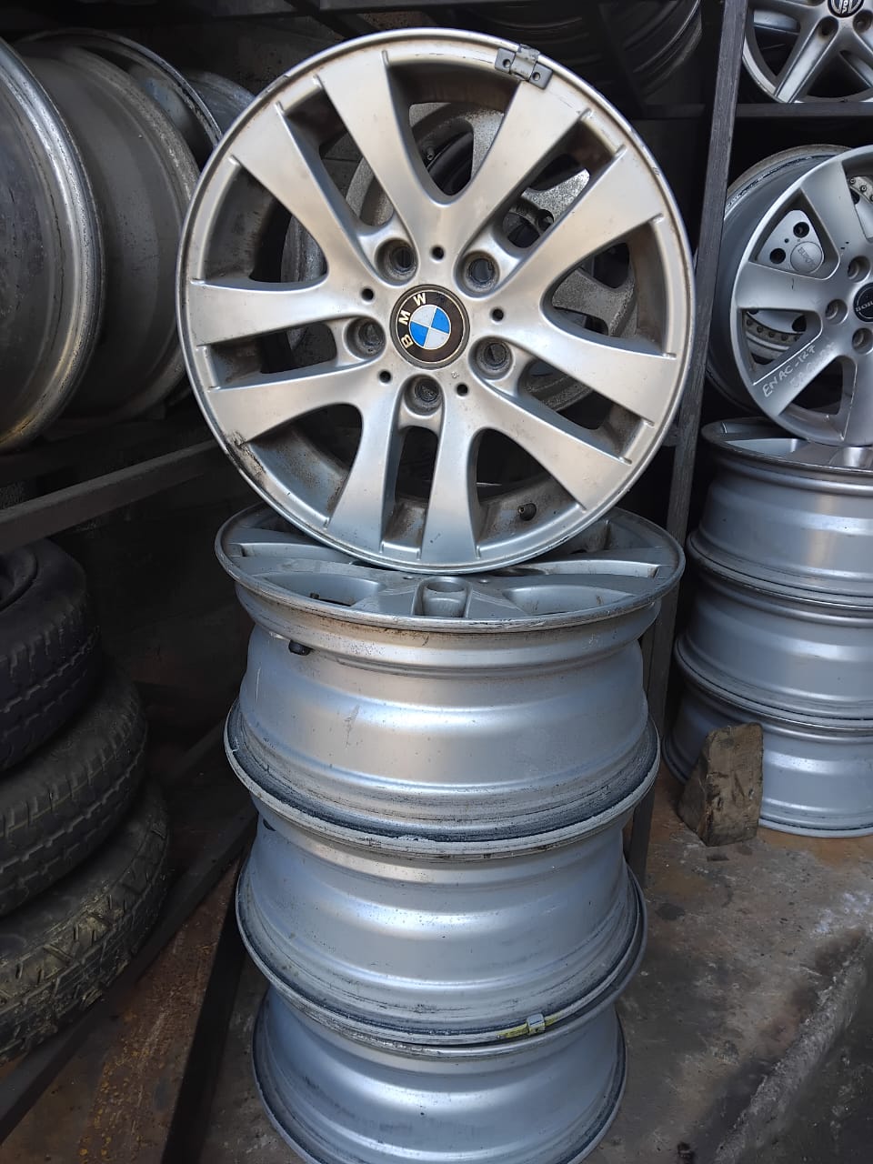 BMW 5 Stud 16